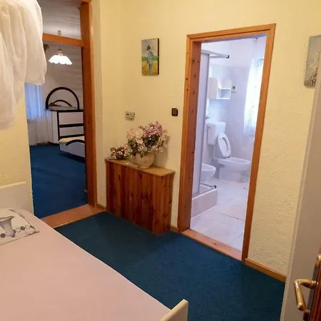 Dianaville Bed and breakfast Banjole