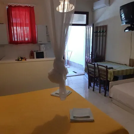 Bed & Breakfast Dianaville Banjole